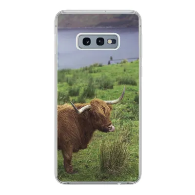 Produktbild von MuchoWow® Handyhülle Schutzhülle Hülle für Samsung Galaxy S10e Schottische Highlander - Gras - Wasser - Tiere Silikon Softcase Handy Hülle - Handy