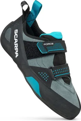 Kletterschuh "Force" von Scarpa in Grau und Schwarz mit blauen Akzenten und Klettverschluss.