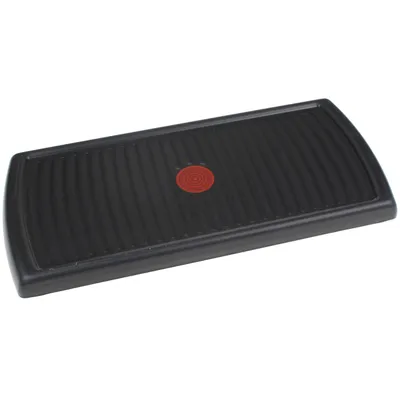 A black grill plate with a red circular logo in the center, set against a white background.