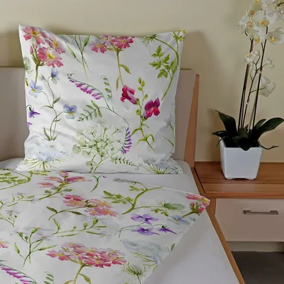 Produktbild von Traumschlaf Satin Bettwäsche Florenz 240x220 cm + 2x 80x80 cm