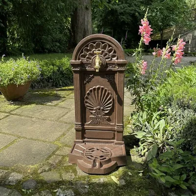 Produktbild von Nostalgie Stehbrunnen Jakobsmuschel rustikal braun im Landhausstil