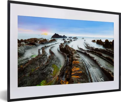 Produktbild von MuchoWow® Gerahmtes Poster Nebel - Felsen - Wasser - Natur 60x40 cm - Poster mit Schwarzem Bilderrahmen Wandposter Rahmen Foto Bilder - Schlafzimmer - Plakat in Rahmen - Drucken