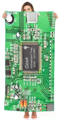 Produktbild von Gadget Master Strandtuch, Motherboard-Design, 100% Mikrofaser, maschinenwaschbar