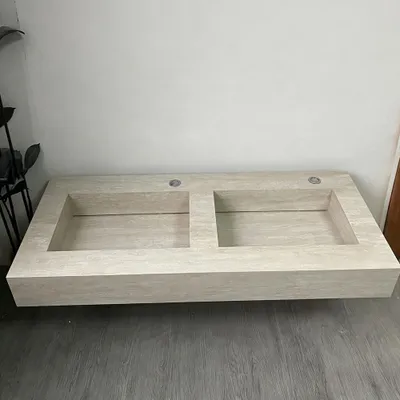 Produktbild von Badmöbel-Set mit Sinterstein-Doppelwaschbecken in Travertine look, verdecktem Ablauf, Spiegel, Unterschrank, Ablage, Ablaufgarnitur【SPP21-DS-140】
