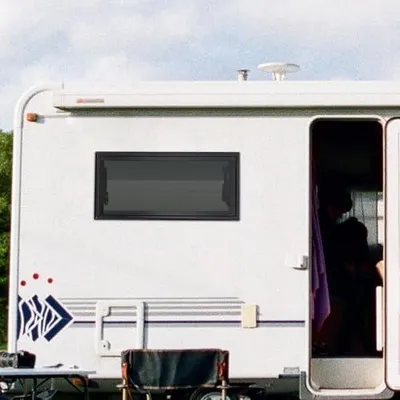 Produktbild von Ausstellfenster für Wohnmobile 700x300mm mit Rollo und Fliegengitter in Schwarz