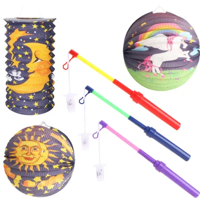 Produktbild von com-four® 6-teiliges Laternen-Set - Papierlaternen und Stäbe mit LED-Licht für Sankt Martin, Laternen-Umzug und Halloween - Martinslaterne für Kinder [Auswahl variiert]