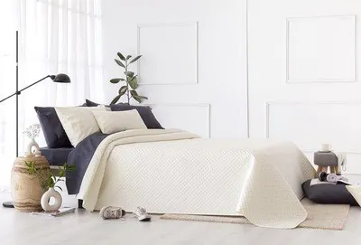 Zdjęcie produktu dla Kołdra dekoracyjna Unyqoos® z pikowanym wzorem – 100% mikrofibra, beżowa, całoroczna, lekka i oddychająca, 230x260 cm (120/135 - 230X260CM)