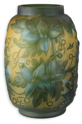Productafbeelding van A Cameo Glass Vase 'Blue Flowers'