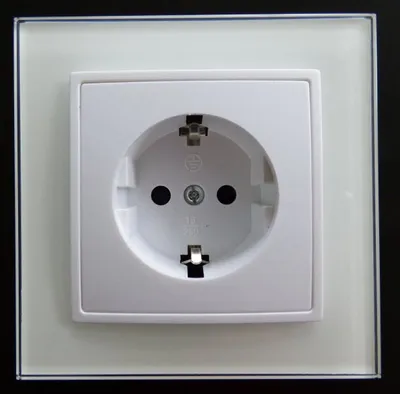 Produktbild von 7754 Abelka Nuovo weiß 1 x Schukosteckdose Glas Elektro Schalter Serie