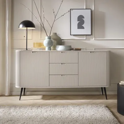 Productafbeelding van Commode Porto 2D3S, 168 cm, kleur: cashmere, met twee deuren, drie lades en zwarte metalen poten