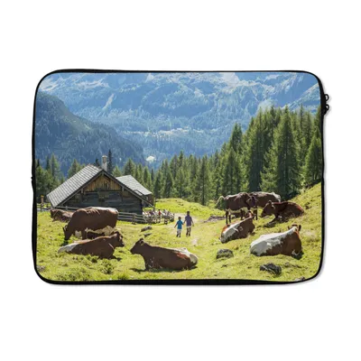 Produktbild von MuchoWow® Laptop Hülle 14 ZollBauernhaus in den Bergen von Österreich Laptoptasche - Laptoptasche - Stoßsicher - Schutzhaube