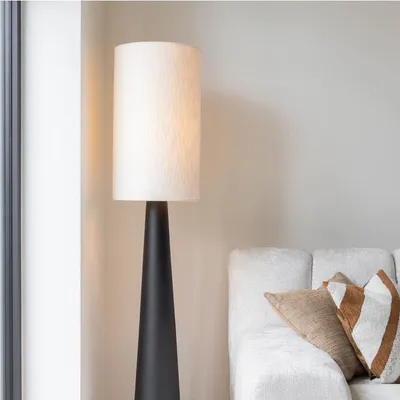 Productafbeelding van Atmooz Bimisi – Staande lamp – Ø 32 x H 152 cm – E27 – Dimbaar – Zwart-wit – Metaal en linnen – Geschikt voor eetkamer – Geschikt voor woonkamer