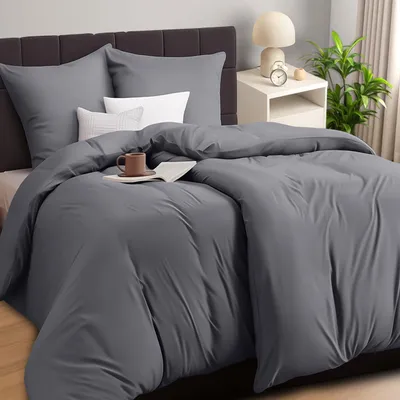Zdjęcie produktu dla Komplet pościeli 135x200, 4-elementowy - mikrofibra. Składa się z: 2 poszewek na kołdrę 135x200 cm oraz 2 poszewek na poduszki 80x80 cm - kolor: szary