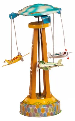 Image de Manège en métal avec des avions.