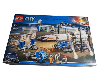 The image shows the packaging of a LEGO City rocket assembly and transport set, featuring a rocket, launchpad, vehicles, and astronauts.