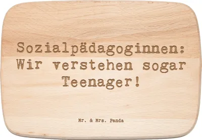 Produktbild von Mr. & Mrs. Panda Holzbrett Spruch Sozialpädagogin Herz - Transparent - Geschenk, massivholzbrett, Vertrauen, Berufspassion, handgefertigte Geschenke, Frühstücksbrettchen