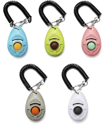 Image de 5 clickers pour chiens, avec boucle de poignet et grand bouton, disponibles en 5 couleurs, avec un ebook offert