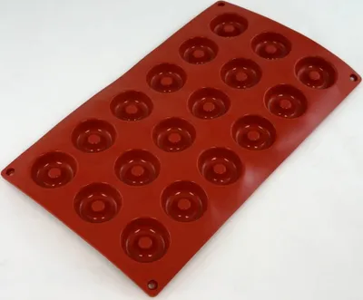 Productafbeelding van Wereldkeuken, antiaanbak siliconen vorm, savarin, mini, diameter 1 1/2" x hoogte 1/2", rood