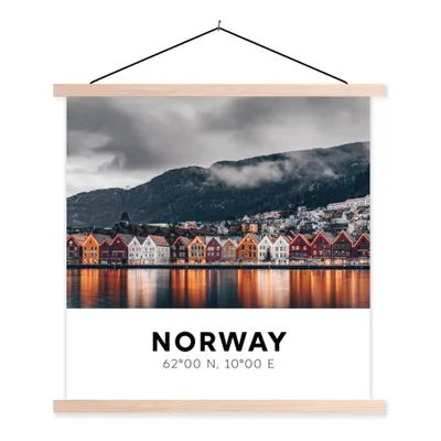 Produktbild von MuchoWow® Textilposter Norwegen - Bergen - Skandinavien 60x60 cm mit holzfarbenen Rahmen - Wanddekoration
