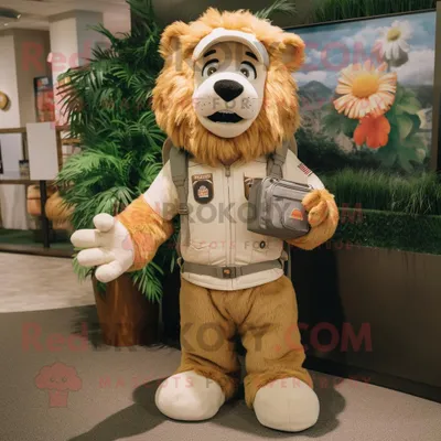 Produktbild von Brauner REDBROKOLY Löwe Maskottchen Kostüm charakter bekleidet mit Cargo-Shorts und Fäustlingen