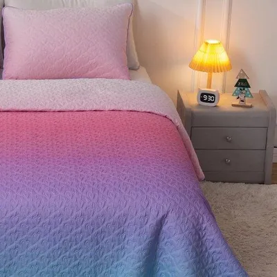 Produktbild von Rosafarbene gefüllte Decke, Einzelbett-Set, Farbgraduierung Blau-Rosa, Bettwäsche für Mädchen, Herzformige Decke für das ganze Jahr, 150x200 cm