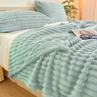 Produktbild von Unyqoos® Kuscheldecke aus Mikrofaser (350 g/m²), gestreift – warme, flauschige Wohndecke für Sofa & Bett, antistatisch, maschinenwaschbar 30–50 °C