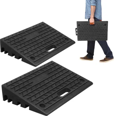 Zdjęcie produktu dla Rampa Bettizia z uchwytami, 2 sztuki gumowych ramp, rampa do krawężników, przenośna rampa dla wózków inwalidzkich, wymiary 49x30x11 cm, antypoślizgowa, do samochodu i wózka inwalidzkiego