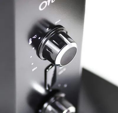 Produktbild von Infrarot Stand Heizstrahler mit Thermostat Infarotheizung für Innen & Außenbereich, 2 Heizstufen, Standgerät, Tragbar, Elegantes Design, 1200 Watt, Schwarz (MH-1200)