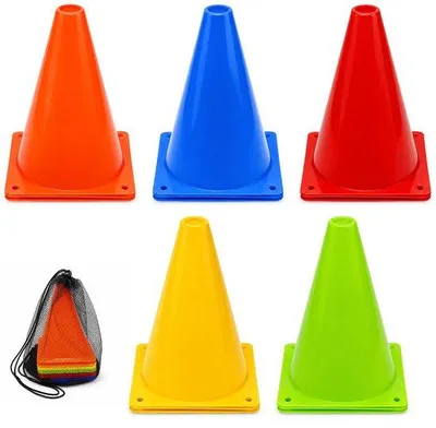 Productafbeelding van Trainingskegel voor Voetbal en Basketbal met Netzak - 15 Stuks - Ideaal voor Veldmarkering en Atleet Training - Duurzaam en Kleurenset