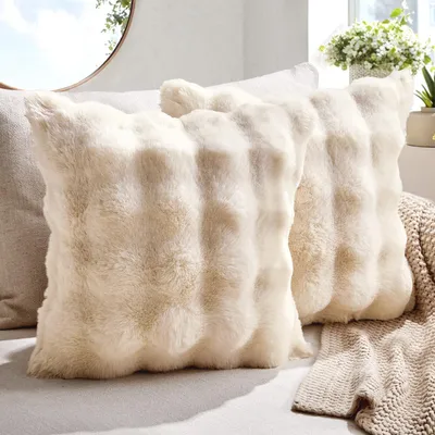 Produktbild von Plüschkissenbezug 60 x 60 cm, weicher Sofakissenbezug aus doppelseitiger Kurzwolle, r quadratischer Dekokissenbezug für Sofa und Schlafzimmer, waschbar, cremefarben-gelb, 2er-Set