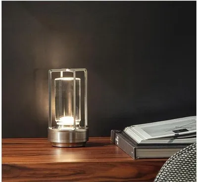 Produktbild von Tragbare Metall-Tischlampe für Innen/Außen, Wiederaufladbare Kabellose LED-Lampe, 3-Farben Stufenlos Dimmbar, Restaurant/Schlafzimmer/Bar/Campinglicht