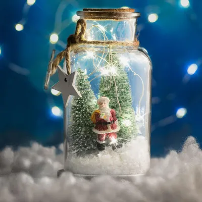 Image de Boule à neige LED de Noël - Père Noël avec un sapin