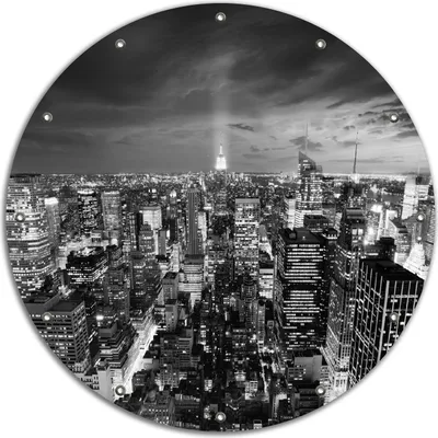 Produktbild von Wallario rundes Outdoor-Poster für Garten oder Balkon, Motiv New York bei Nacht - Panoramablick über die Stadt - schwarzweiß, 90 cm Durchmesser
