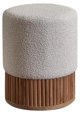 Produktbild von Hocker aus massivem Teakholz mit weißem Bouclé-Sitz, Ø38 cm