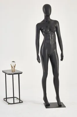 Obrázok produktu pre F21-8 Žena čierna Eurotondisplay Ženská figurína stojaca čierna alebo biela matne lakovaná Egghead Chic and Elegant
