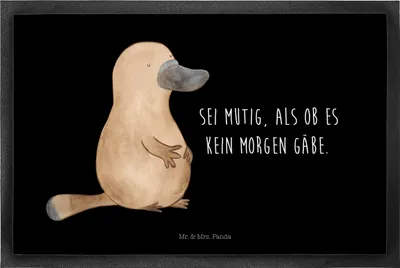 Produktbild von Mr. & Mrs. Panda Fussmatte Schnabeltier Mut 60 x 90 cm - Schwarz - Geschenk, fußmatte, Raodtrip, Schmutzmatte, Türvorleger, Fußabstreifer, Training, Motivation, Arbeit