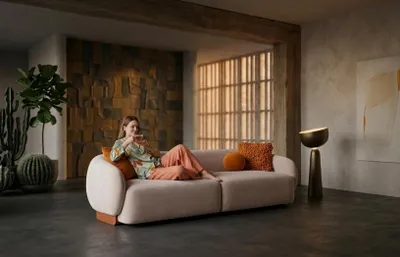 Zdjęcie produktu dla Beżowa sofa trzyosobowa, sofa tapicerowana, duża sofa, meble tapicerowane, meble do salonu