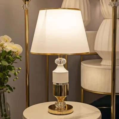 Obrázok produktu pre Stolová lampa z kovu a látky, zlatá a biela
