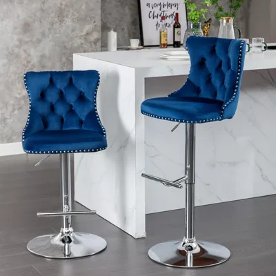 Produktbild von 2er Set drehbare Samt-Barhocker, höhenverstellbar, Chromfuß, gepolstert, blau.