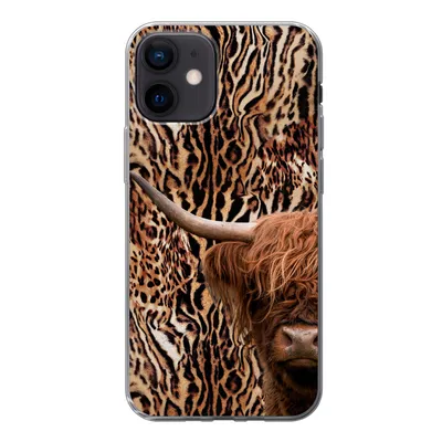 Produktbild von MuchoWow® Handyhülle Schutzhülle Hülle für iPhone 12 Schottischer Highlander - Kuh - Pantherdruck Silikon Softcase Handy Hülle - Schutzhülle