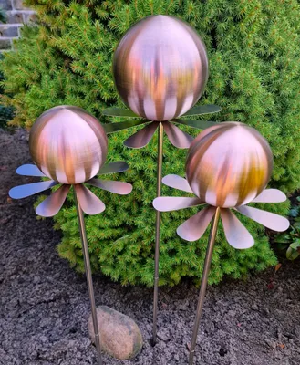 Produktbild von Blütenzauber Rotterdam Rosenkugel 15/10/10 cm Edelstahl golden rose matt gebürstet Gartenstecker mit Stab 80 cm