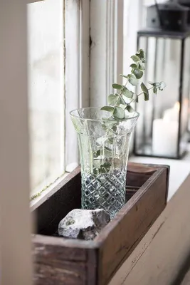 Productafbeelding van Unyqoos® Houten kist van massief, gerecycled hout – antieke opbergdoos met metalen details, multifunctioneel, afmetingen circa 35 x 21 x 6,5 cm, elke kist is uniek