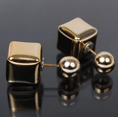 Produktbild von Schöne Doppelseitige Ohrringe in der Farbe Gold