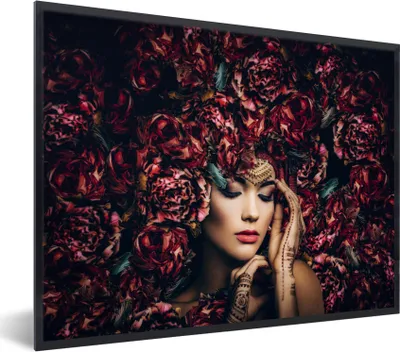 Produktbild von MuchoWow® Gerahmtes Poster Frau - Blumen - Henna - Porträt 80x60 cm - Poster mit Schwarzem Bilderrahmen Wandposter Rahmen Foto Bilder - Schwarzem - Mit Gestell