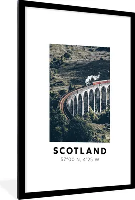 Produktbild von MuchoWow® Gerahmtes Poster Schottland - Zug - Brücke 60x90 cm - Poster mit Schwarzem Bilderrahmen Wandposter Rahmen Foto Bilder - Dekoration - Wandposter Wohnzimmer - Hochwertig
