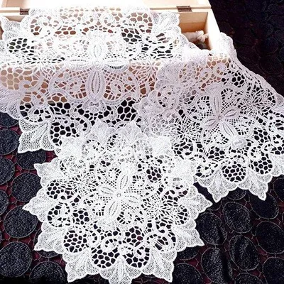 Productafbeelding van Set van 2 kanttafelkleden en een collectie placemats