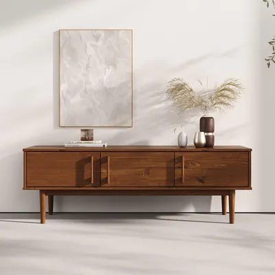 Produktbild von Lowboard TECCA 145 cm mit 3 Türen, Kastanie farben – Massivholz Kiefer, Wohnzimmermöbel mit Stauraum, moderne Kommode im skandinavischen Design, Flurmöbel für Bücher & Deko