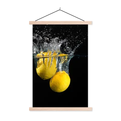Produktbild von MuchoWow® Textilposter Zitrone - Frucht - Stilleben - Wasser - Gelb 60x90 cm mit holzfarbenen Rahmen - Textil