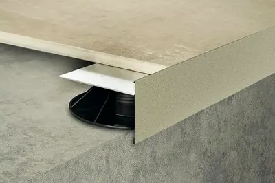 Obrázek produktu pro Obvodový profil Mapei 100 mm šedobéžový 86913 CPLV/100