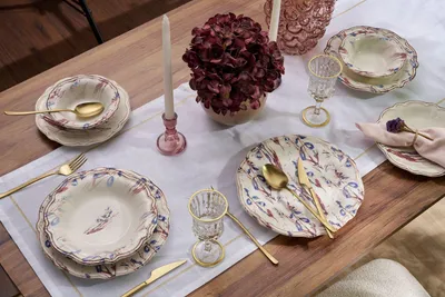 Produktbild von Hermia Concept, Hochwertiges 24-teiliges Dinner Set aus 100% Porzellan, Navy Blau und Burgunder, mikrowellen- und spülmaschinenfest | Elegantes, verschwommenes Design für jeden Anlass.
